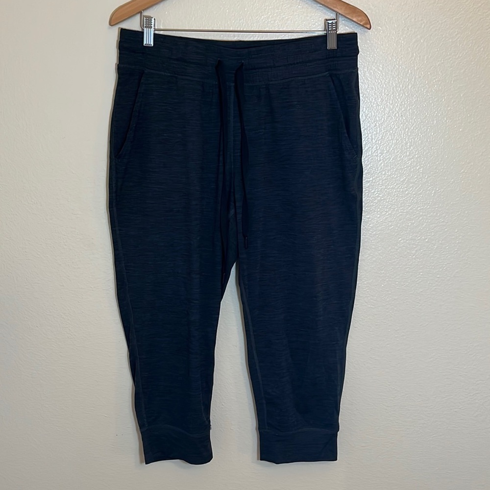 AMAZON Essentials Gray Jogger Capri